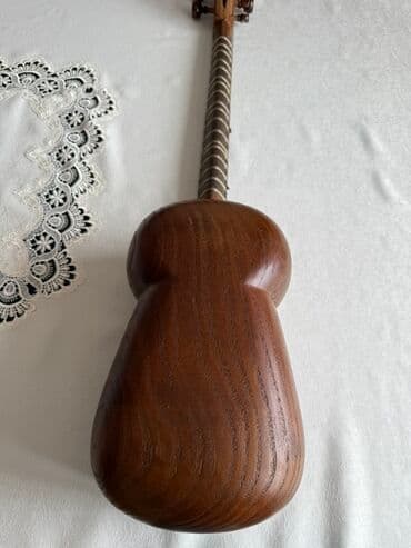 qara tut: Tar – Azərbaycan milli simli musiqi aləti Xüsusiyyətlər: - Korpus — 5