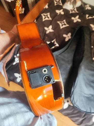 gitara tarnada: Elektro-klasik gitara – kəsikli (cutaway) korpus, 6 sim, yumşaq çexol — 4