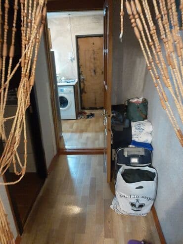 Tulumlar: Salam ev razin stansiyaya cox yaxin evle trasin mesafesi 15 metrdi ev — 1