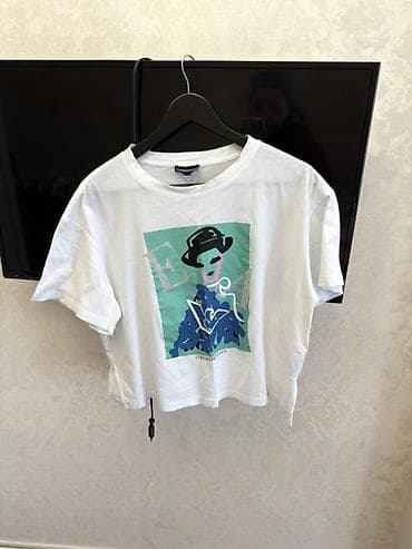 Toy paltarları və aksesuarları: Qadınlar üçün qısaqol T‑şört - Rəng: ağ - Üz hissədə iri rəngli — 1