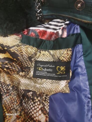 sumqayitda qadin ucun is elanlari: Kurtka qadın üçün.44 48 razmerə.Boynu və qolları təbii mex.Tünd yaşıl — 5