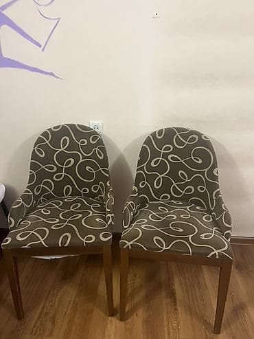 2 ədəd yumşaq oturacaqlı kreslo tipli stul. Az istifadə olunub, real