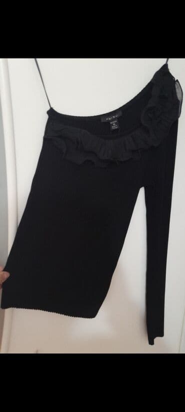 Digər qadın geyimləri: Yeni etiketi uzerinde tek qol kofta
razmer 40/42 — 2