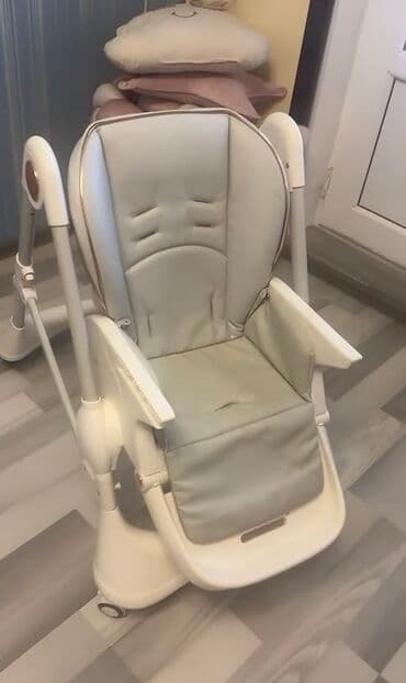 friso vom 800 qr qiymeti: Uşaq yemək stulu - Rəng: açıq bej/krem - Geniş və yumşaq oturacaq — 1