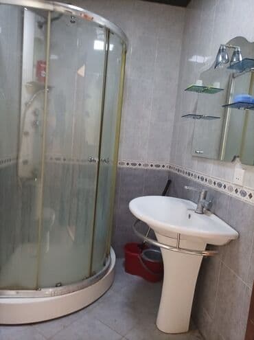 kirayə ev genclik: Gənclikdə yerləşən bina evinə oğlan otaq yoldaşı axtarılır. kamunal — 5