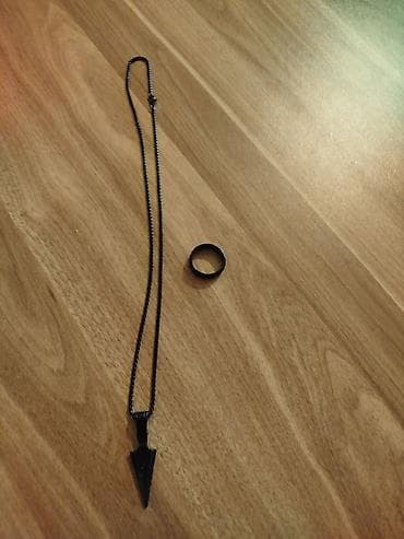 kişi geyimler: Qara aksessuar dəsti – ox uclu kulonlu boyunbağı və üzük - Material — 1