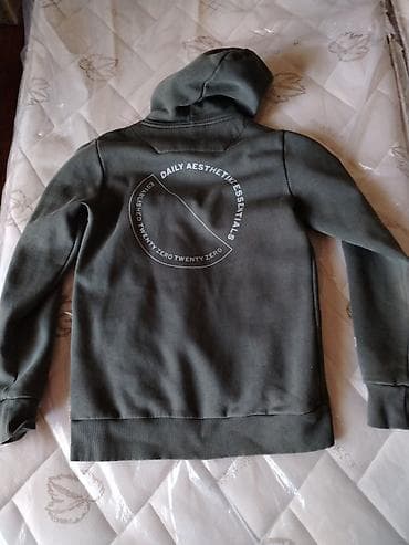 ikinci əl paltar satışı: 2 ci əl qış üçün isti geyim. xs s razmerə uyğundur. Normal — 2