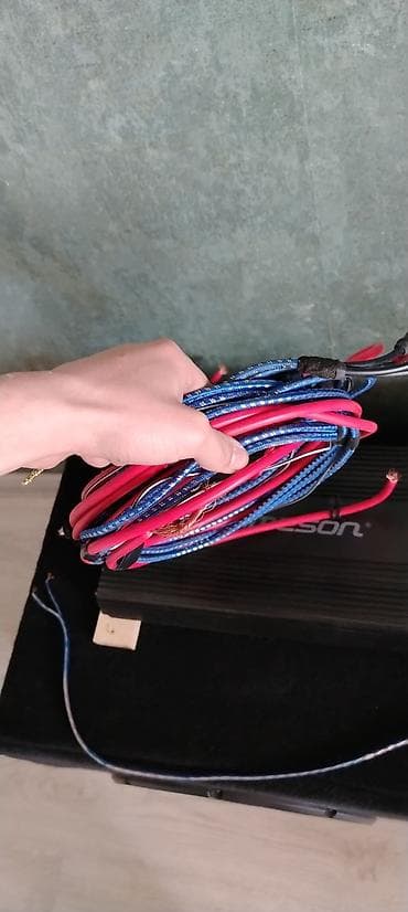 avtomobil maqnitofon: Avtomobil üçün tam bass sistemi Komplekt: - JBL subwoofer (1000 WATT) — 5