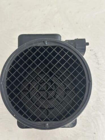 Vozduxamer Qara rəngdə olan kütləvi hava axını sensoru