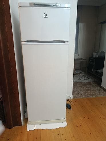 plyonka satisi: 2 qapılı Indesit Soyuducu Satılır, rəng - Ağ — 1