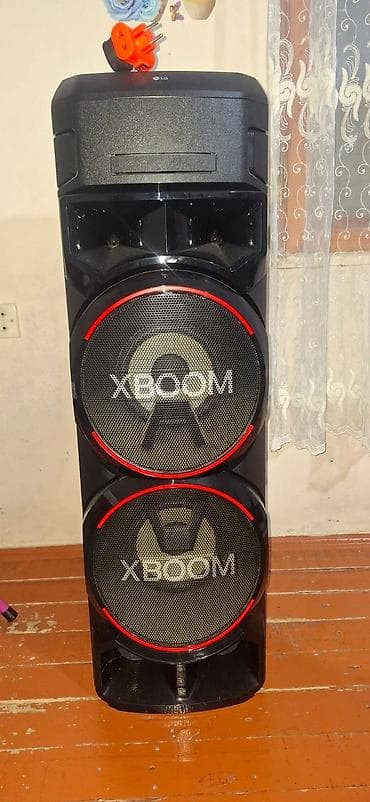 LG XBOOM partnyor səs sistemi - Model: LG XBOOM (şaquli “party”