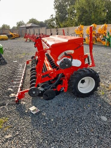 taxıl biçən kombaynlar: Taxıl səpən 28 saşnikli. Mərdanəli toxum gizlədənlərlə. Toxum gübrə — 5