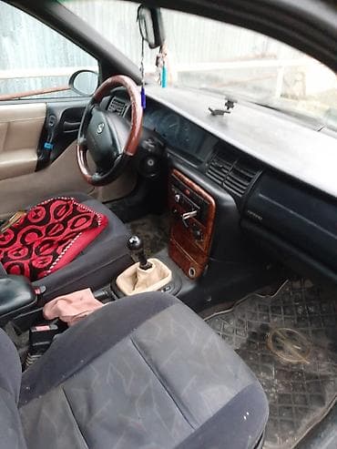 bmw 528 2012: Opel Vectra: 2 l | 1996 il 1111223265 km Sedan — 5