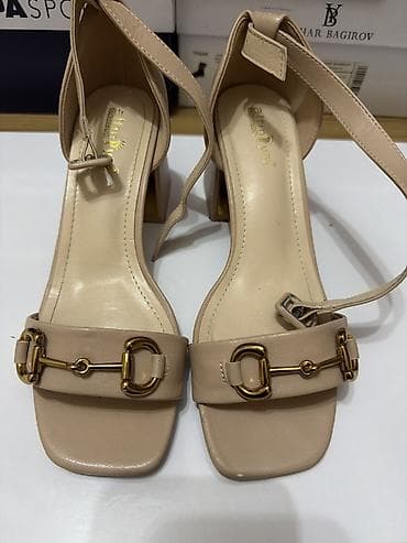 darag: Bej rəngli qadın sandal - Model: kvadrat burunlu, qalın dabanlı — 2
