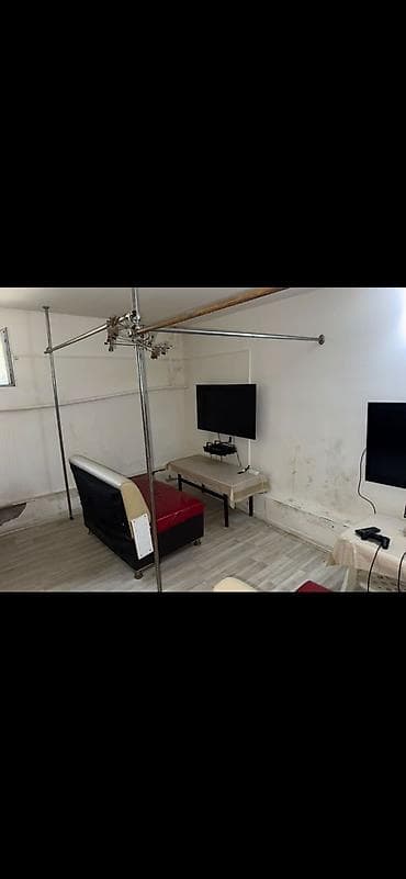 philips xenium x519: Bir ədəd PlayStation 4. 2 ədəd cosik divan krasdeyn 750 manat — 1