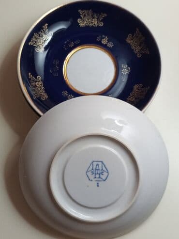 ikinci el ıran peci: Sovet dövrünə aid qədim farfor qablar dəsti. Tərkibi: - 2 ədəd desert — 8