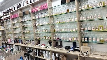 Ətir vitrinləri satılır bir 80 AZN. hündürlük 2m 10 sant eni 1 getirdi