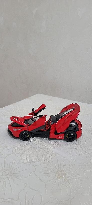 Ferrari: Model maşın – qırmızı superkar kabriolet - Material: metal korpus + — 1