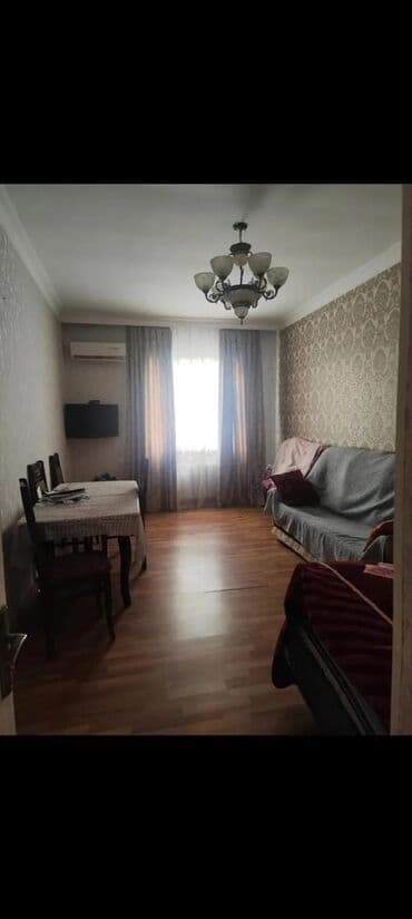 снять квартиру на долгий срок: 2 otaqlı mənzil. Bütün kommunal var . Real alıcıya endirim olunacaq — 4