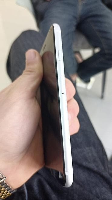 apple se 4: IPhone SE 2020, Ağ, Barmaq izi — 3