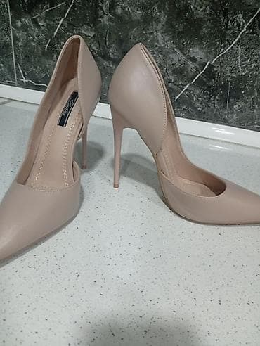 - Qadın klassik tuflisi - Rəng: açıq bej/nude - Model: sivri burun