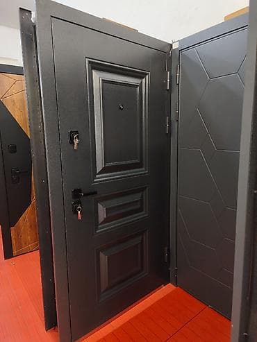 Metal giriş qapısı - Material: polad/metal konstruksiya, mat qara