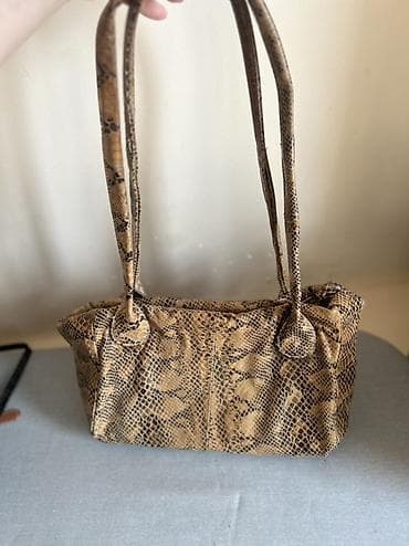 Əla bəziyyətdədir.Misirdən alinib.Tebii piton dərisidir.Köçlə əlaqədar