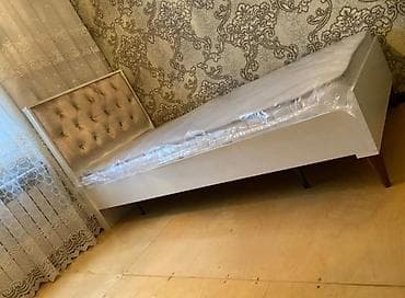 Kravatlarin her biri fabrik istehsalidir. Reng secimleri var. Sifaris