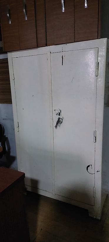 Ofis mebelləri ofisə aid hər şey var nə istəsəz ikinci əl amma çox əla — 10