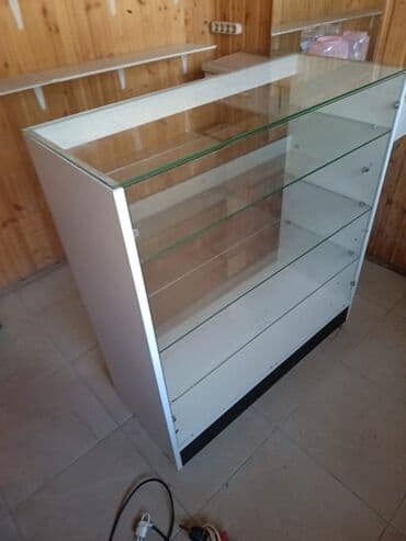 Şüşə vitrin/mağaza piştaxtası - Tip: Ön tərəfi və rəfləri şüşəli