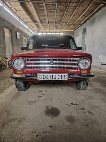gence traktor zavodu elaqe nomresi: VAZ 2101 (Jiquli) sedan – qırmızı rəng, 4 qapı, arxa ötürücülü klassik — 1
