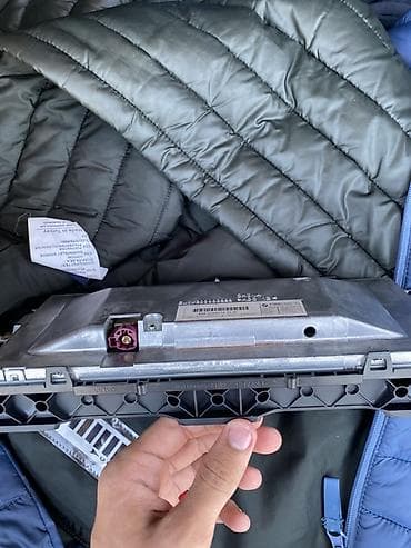 Monitorlar: BMW orijinal iDrive mərkəzi ekran (CID) – 10.25” geniş formatlı — 3