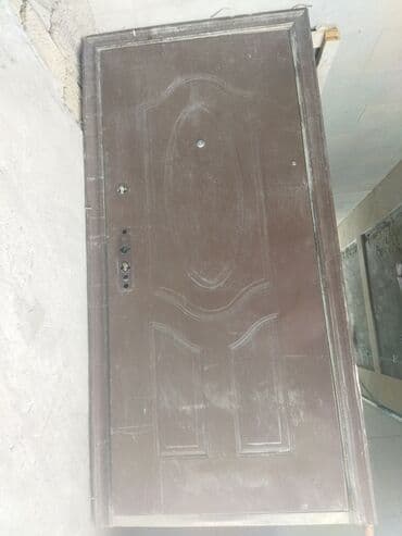 Giriş qapıları: Mənzil üçün İşlənmiş Giriş qapısı 90x205 sm Petlə ilə, Ünvandan götürmə — 1
