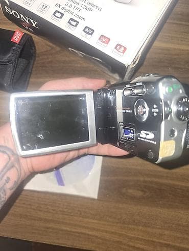 sony z ekran: Rəqəmsal videokamera – V8 (qutu üzərində “Sony” işarəsi) — 4