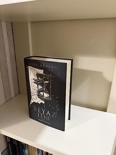 omeqa saat: Məhsul: Kitab – “Beyaz Leke: Mahkumiyet” Müəllif: Aslı Arslan Dil — 1