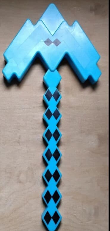Minecraft oyunundan mavi rəngli, plastik alət oyuncağı. Oyuncağın sapı — 1