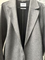 Jaket Boz rəngli jaket, S-M ölçülərə uyğundur. Dizdən aşağı