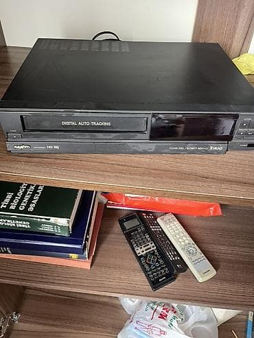 komputer pult: Satılır: şəbəkə avadanlıqları və VHS video maqnitofon dəsti 1) Wi‑Fi — 3