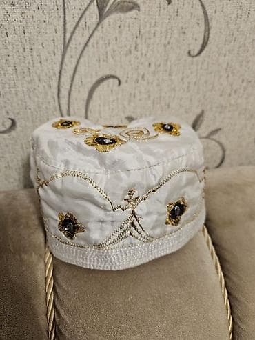 kişi idman papaqları: Əllə işlənmiş naxışlı araxçınlar bir eded 6 man. elmler — 5