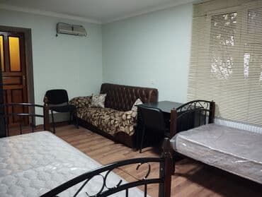 Otaqların günlük kirayəsi: Otaq yoldaşı qız axtarılır (1nəfər).Evdə hal hazırda 3 qalır. otaqda — 5