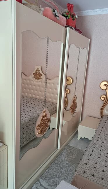 stol ve stullar: İkinəfərlik çarpayı, Dolab — 1