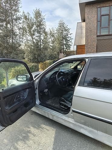 ulduz disk: BMW 7 Series sedan (E38), gümüş rəngli, 4 qapılı, arxa ötürücülü — 10