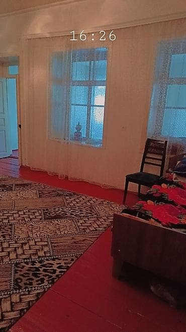 kiray: - Planlaşma: girişdə örtülü eyvan, geniş zal/otaq, ayrı mətbəx. - — 2