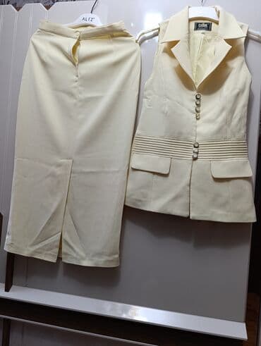 детский велюровый костюм: Dest. Solcuye uyğun. 1defe geyilib. Yeni kimi. 35azn — 2