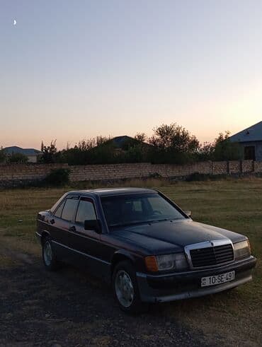 mersedes disk r15: Mercedes-Benz 190: 2 l | 1992 il Sedan — 3