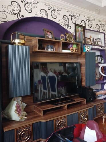 laminat list: Düz TV altlığı, Polkalı, Laminat — 2