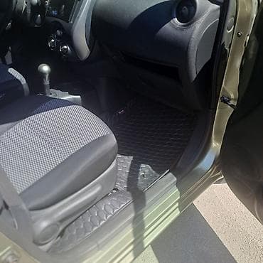 man sat: Nissan March hatchback - Korpus: 5 qapılı kompakt hatchback — 8