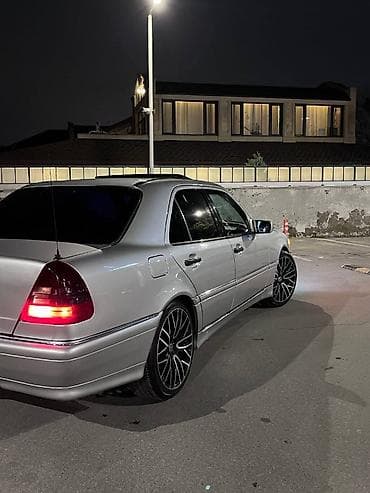 kia sed: Model: C230 (W202) Mühərrik: 2.3L, 4 silindr (M111 motoru) Güc — 8