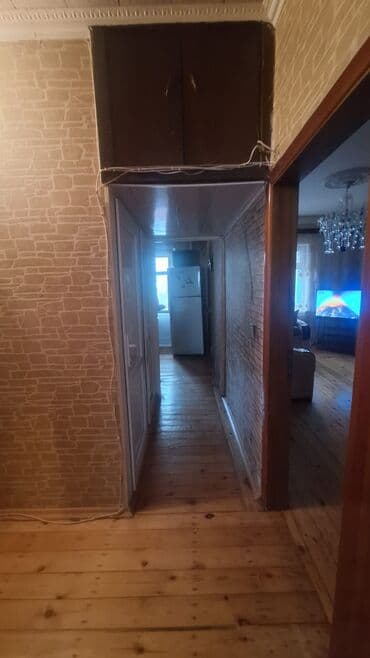 kirayə xalqlar: Mənzil — 3-ci mərtəbə, giriş qapısı 167 nömrəli mənzilə açılır. Geniş — 3