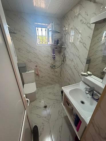 Həyət evi alıram: Salam bine saxvozda xezer marketin yaxınlıqında yerlesir 110 kv tam — 2